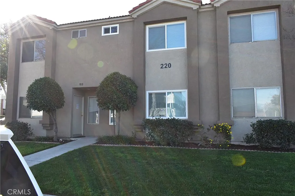 2 bed, 1.5 bath, 832 sqft, $2,350 — Photo 1