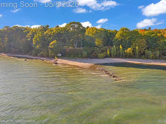 5th image of 3941 Lakeshore Rd