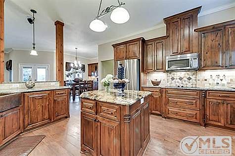 4th image of 334 Compton Ln