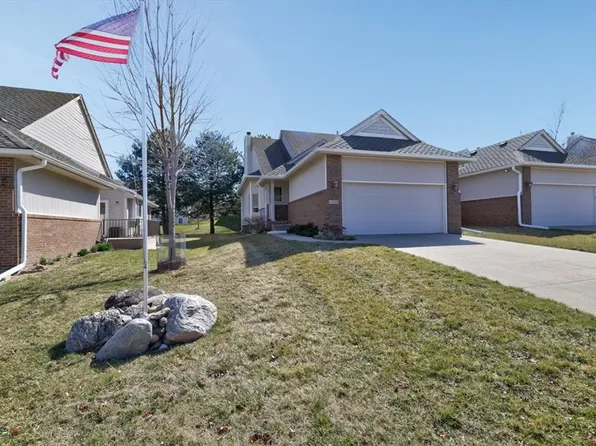 1435 Pompano Dr, Clive, IA 50325