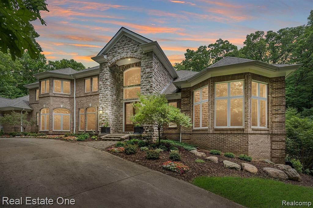 1420 Barrwood Trl, Oxford, MI 48371 MLS 20230006591 Zillow