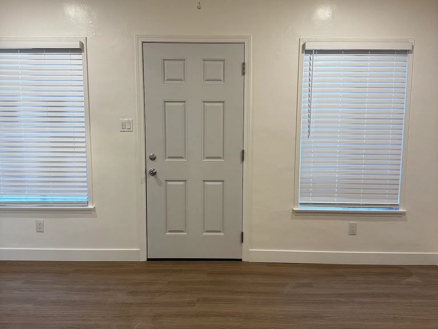 2 bed, 800 sqft, $2,400 — Photo 3
