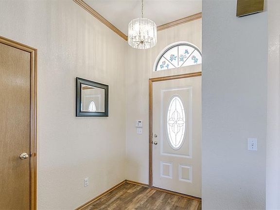 5th image of 2925 E Lake Dr