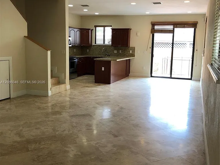 3227 Gifford Ln #3227 — Photo 2