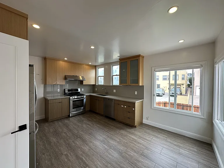 2984 20th Ave — Photo 31