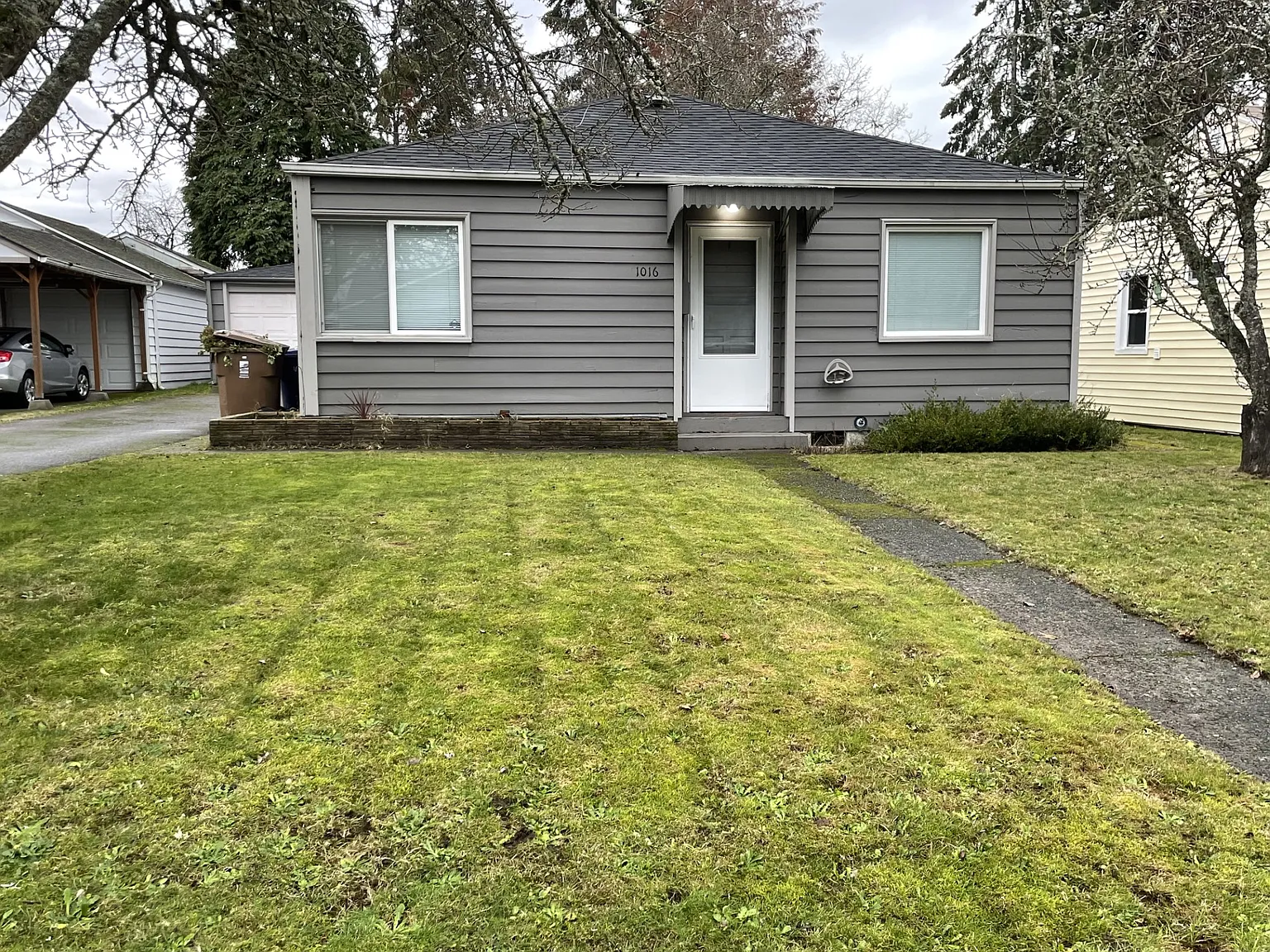 2 bed, 724 sqft, $2,050 — Photo 1