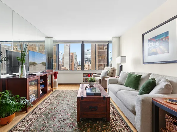 445 5th Avenue image 2 of 10