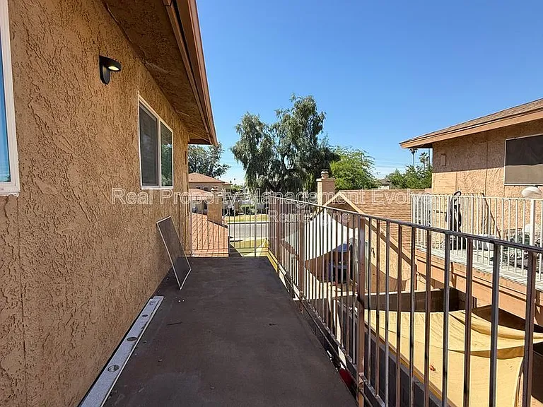 3302 W Loma Ln #3 — Photo 15