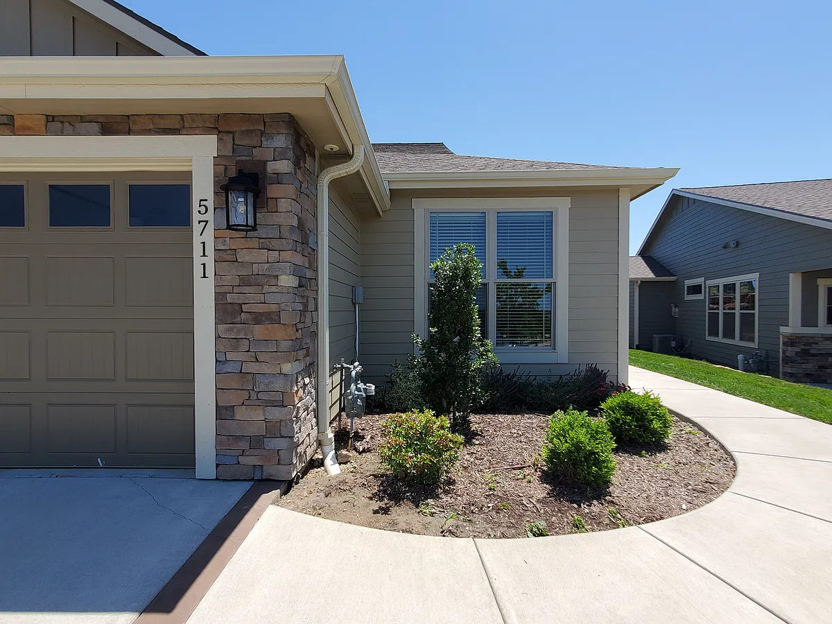 Building Photo - 5711 Chimney Rocks Cir