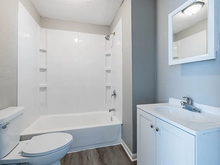 2215 Vinton St — Photo 13