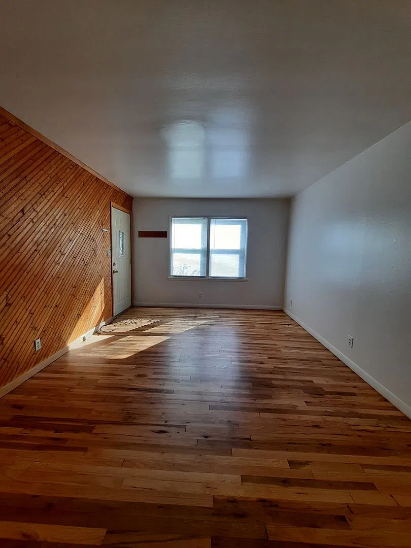 2 Bed | 1 Bath | Duplex | West — Photo 4