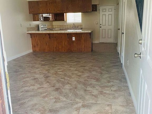 2nd image of 3461 S Chester Ave #26-139