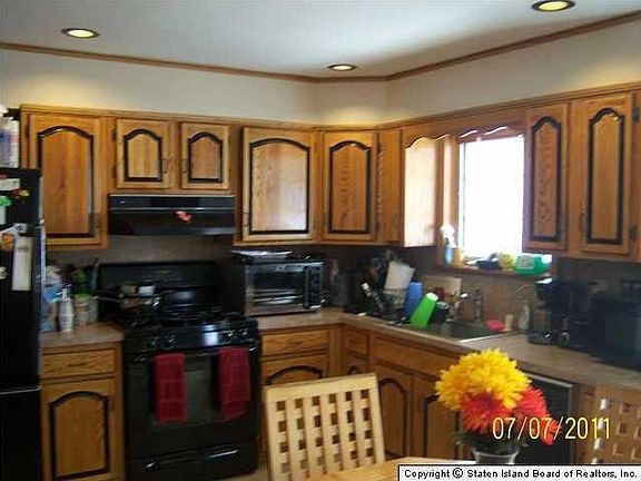 2nd image of 70 Ladd Ave