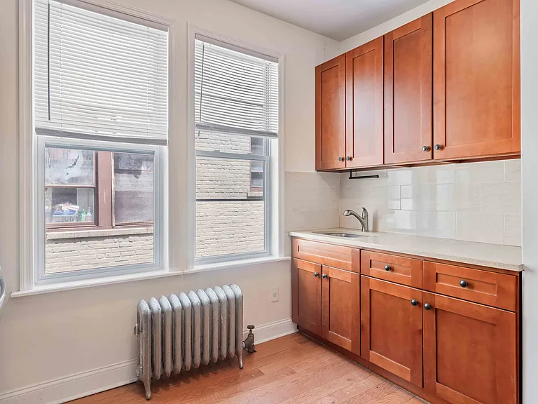23-54 31st St #2G — Photo 3