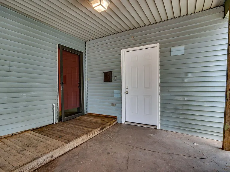 1005 SW 63rd St — Photo 7