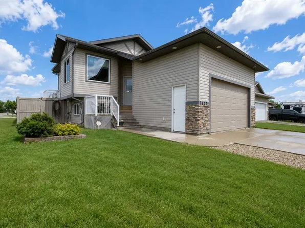 7017 W 115b St, Grande Prairie, AB T8W 0J1