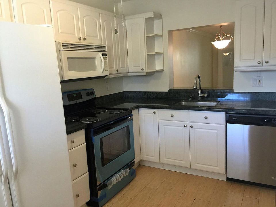 1st image of 2805 SW 22nd Ave #2060