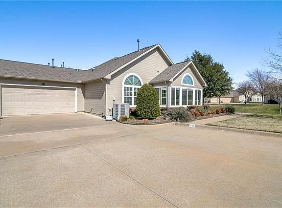 3rd image of 2601 Marsh Ln Unit 142
