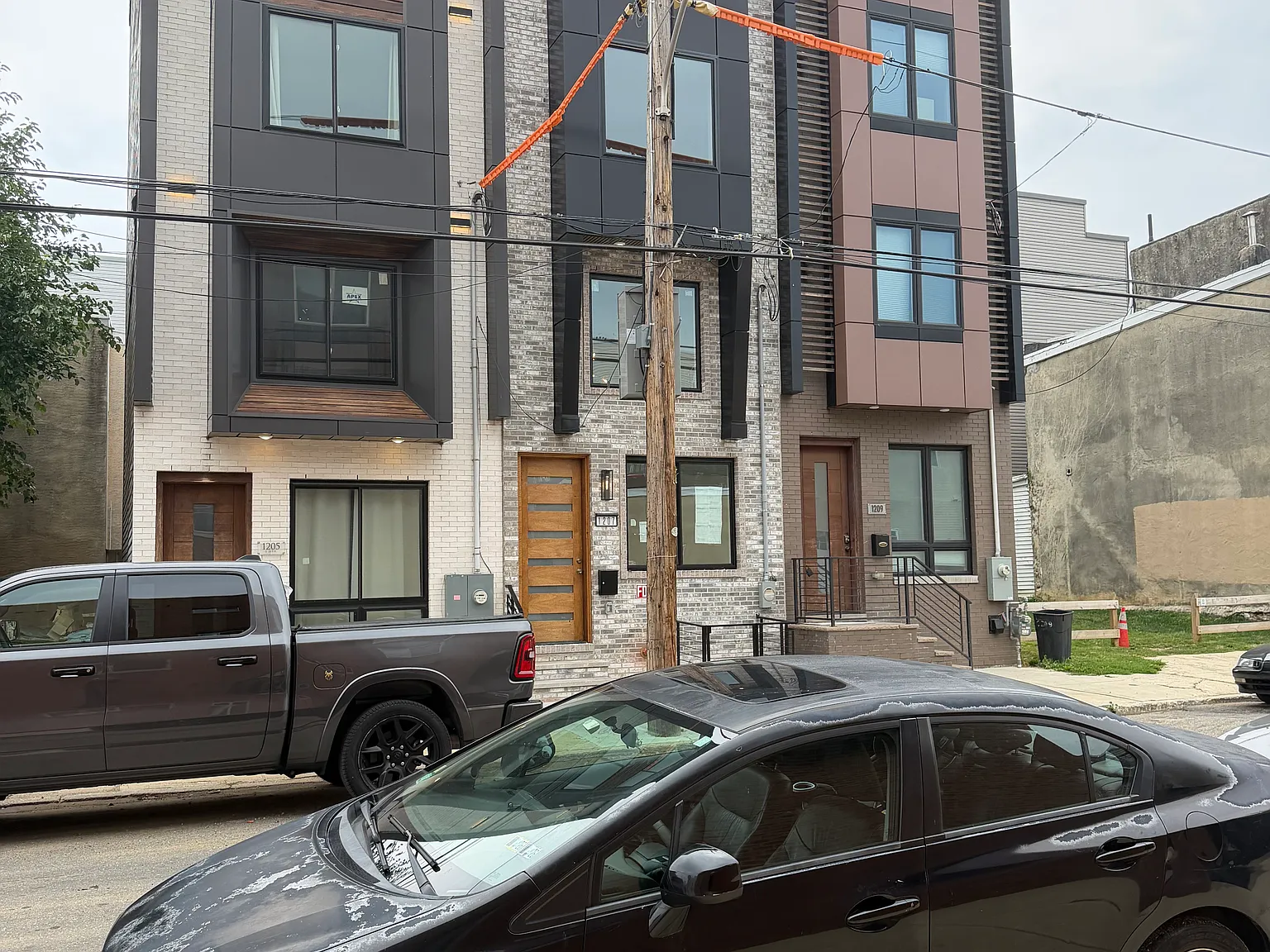 4 bed, 2200 sqft, $3,250 — Photo 2