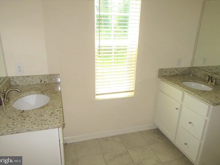 220 Jenny Dr — Photo 9
