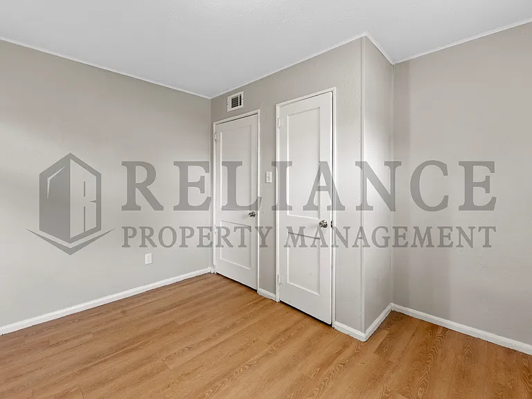 2450 N Prince St — Photo 16