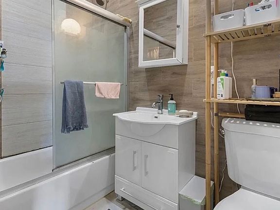 4th image of 887 Lafayette Ave APT 1A