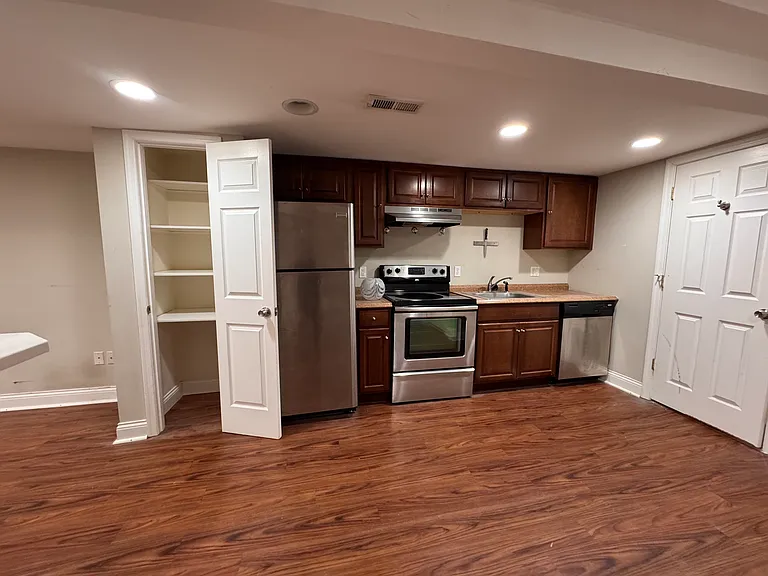 503 Columbia Rd NW #B — Photo 7