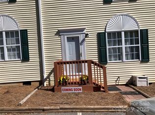 1067 19th St NE APT B, Hickory, NC 28601