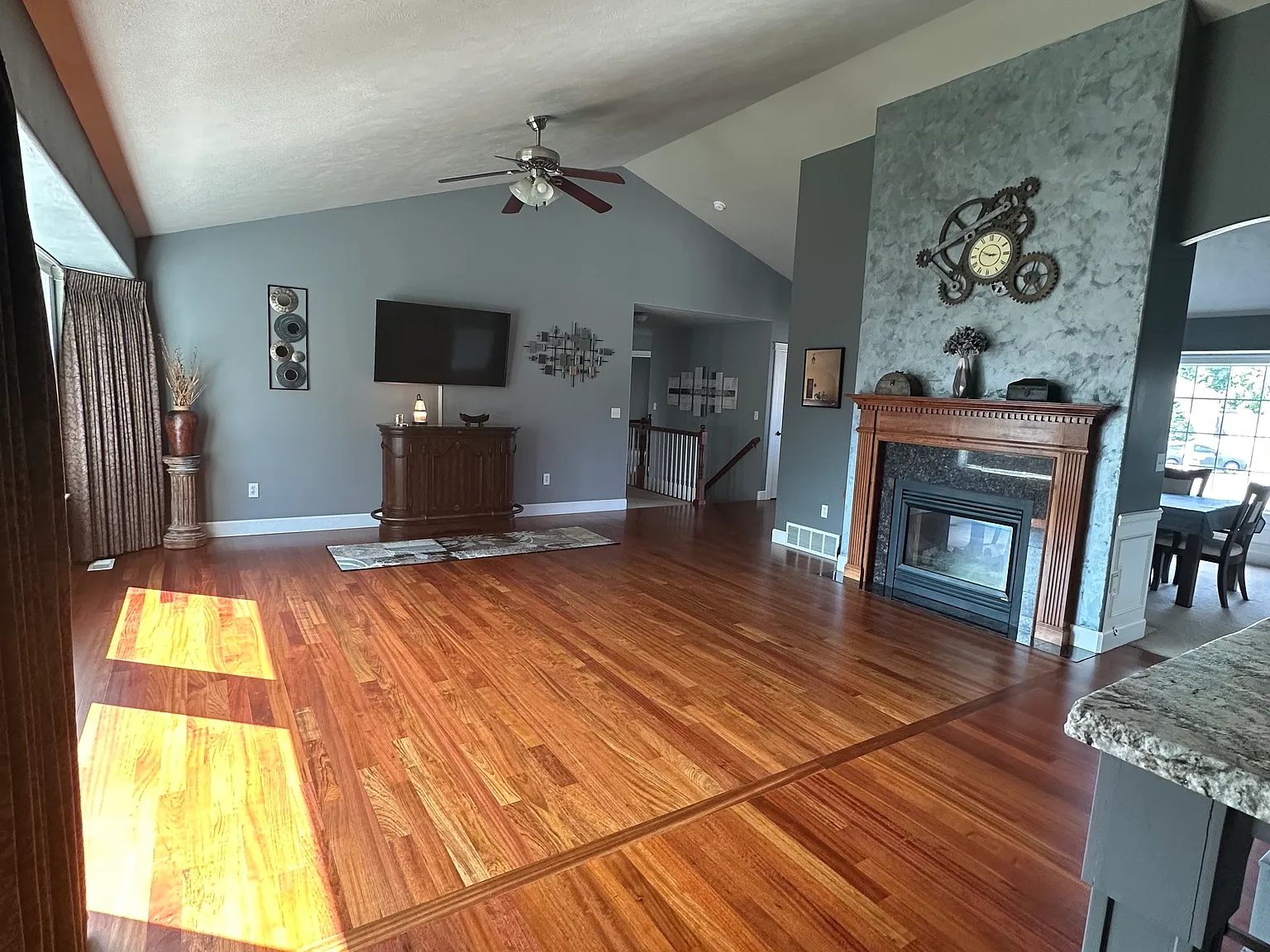 5 bed, 4102 sqft, $7,000 — Photo 4