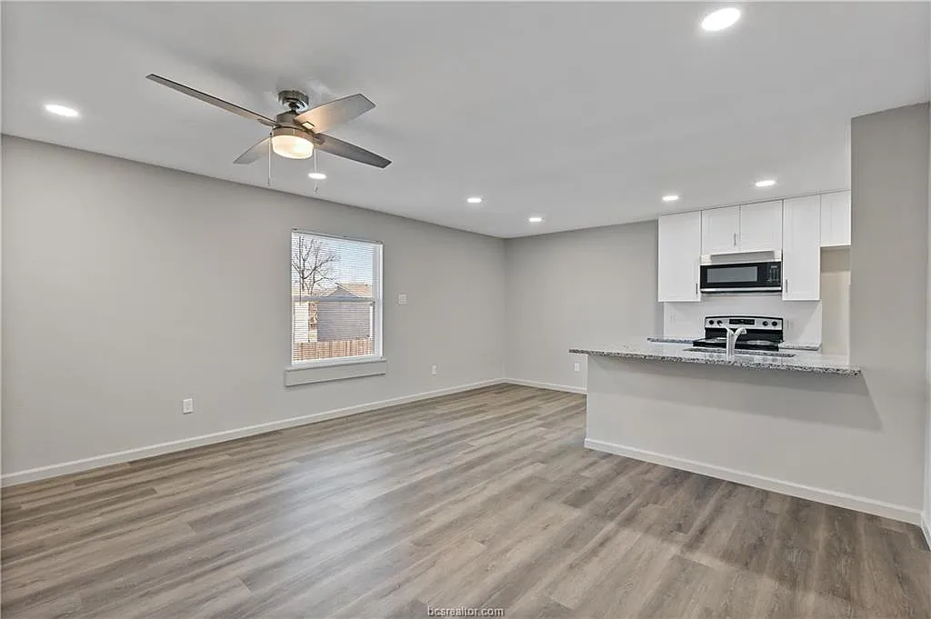 2 bed, 798 sqft, $1,200 — Photo 2