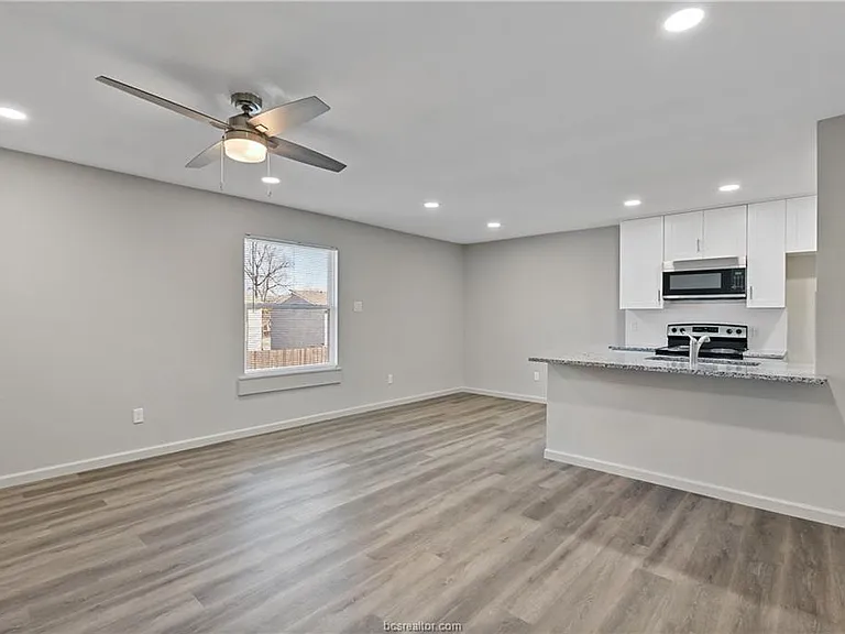 1504 Alpine Cir #C — Photo 2