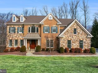 9598 Thistle Ridge Ln, Vienna, VA 22182