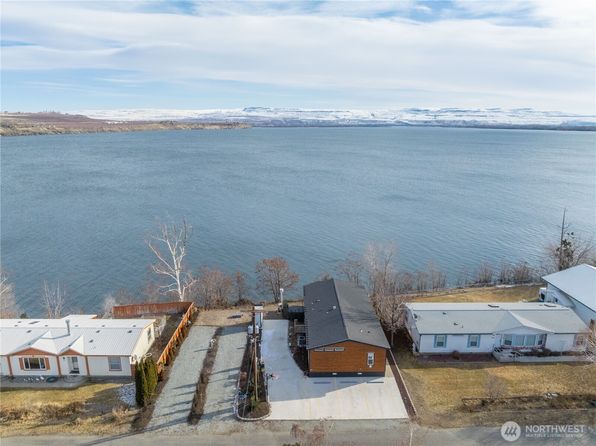302 1st Street S, Brewster, WA 98812