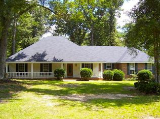 68 Sandy Ln, Hattiesburg, MS 39402