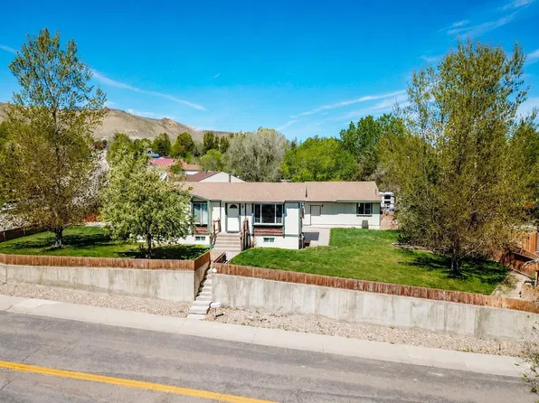 2525 Colorado Dr, Green River, WY 82935