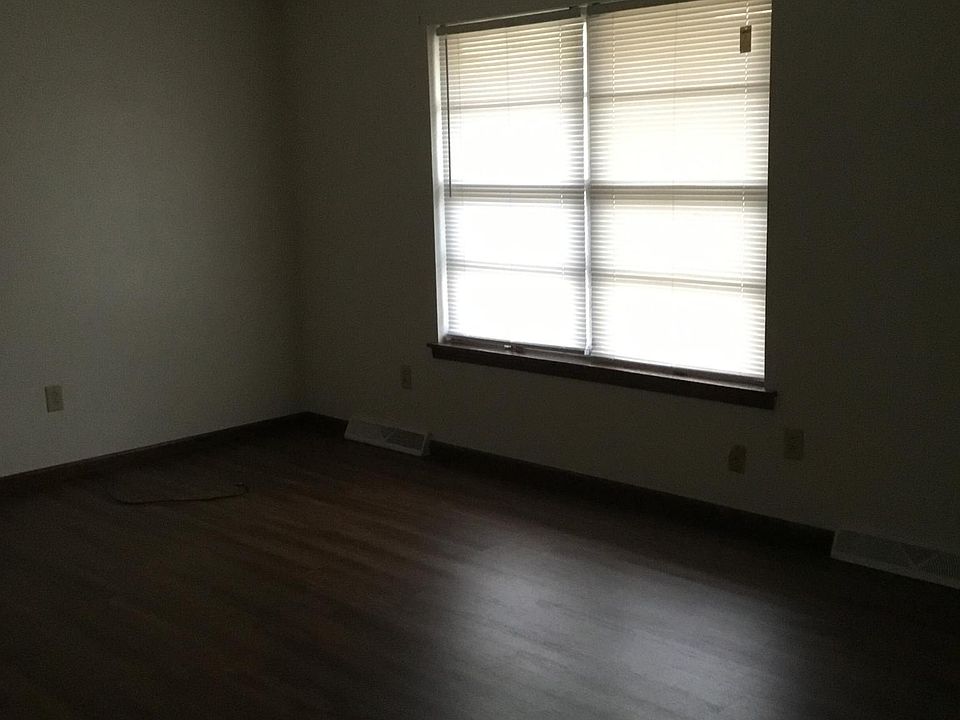 2nd image of 2116 Primrose Dr