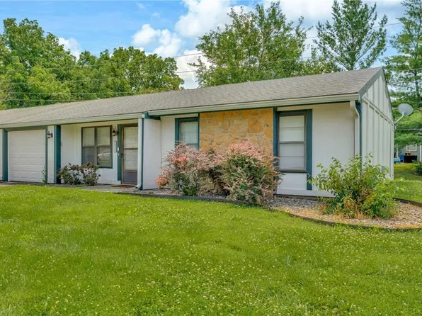 3233 Glacier Dr, Lawrence, KS 66047