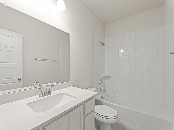 5th image of 14506 Herschel St