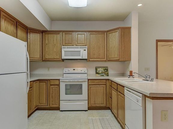 5th image of W173N5533 Ravenwood Dr