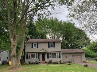 38 Kingsberry Dr, Rochester, NY 14626
