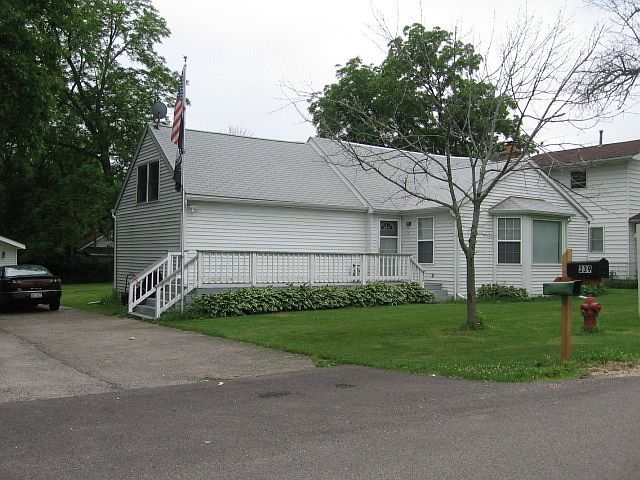 1st image of 339 E Shorewood Dr