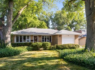 116 Sturtz St, Barrington, IL 60010