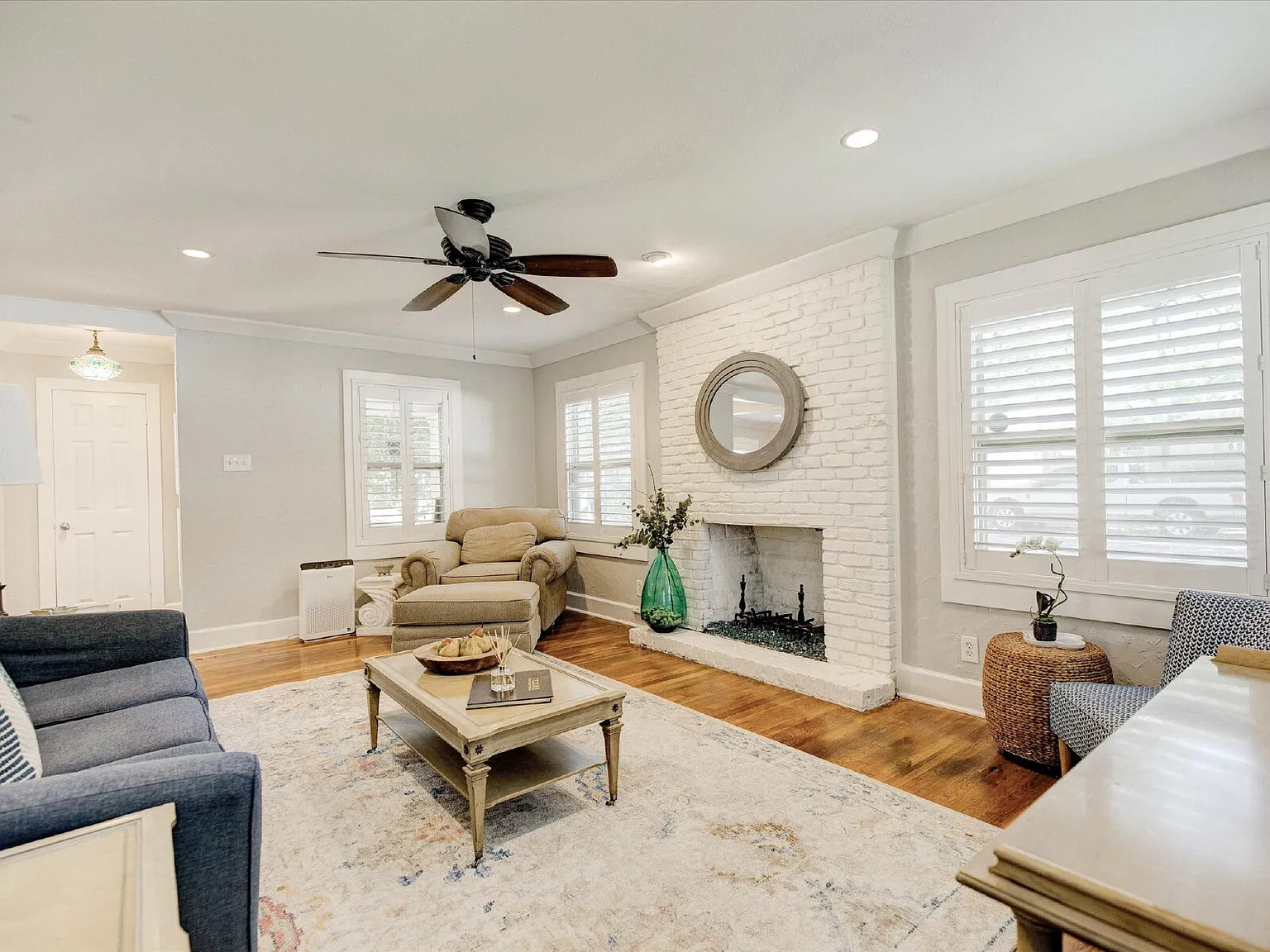 3 bed, 2.0 bath, 1523 sqft, $3,600 — Photo 4