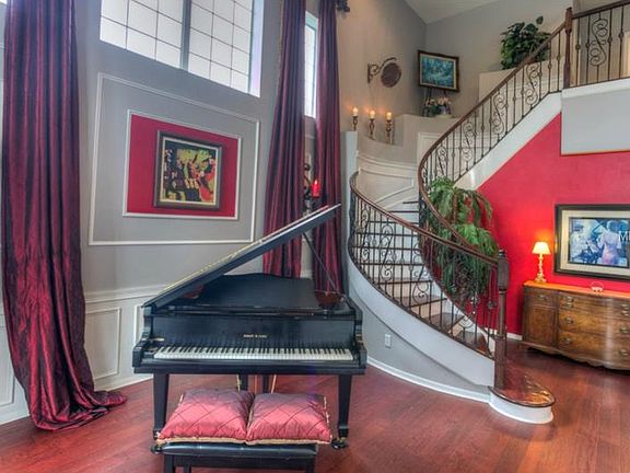 4th image of 10126 Deercliff Dr