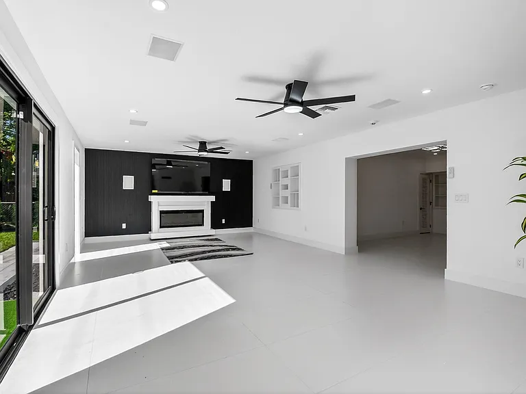 1410 Beta Ct N — Photo 31