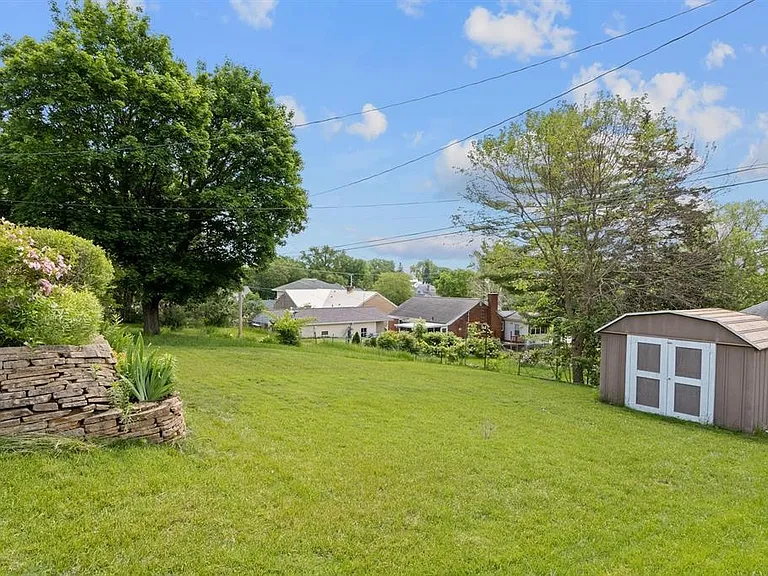 822 W Pleasant St — Photo 37
