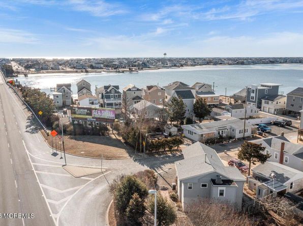 12 3rd Street, Manahawkin, NJ 08050