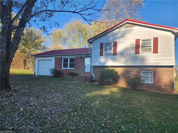766 White Pines Country Club Rd, Mount Airy, NC 27030