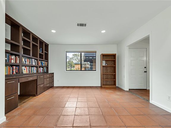 5th image of 800 Gilchrist Ave