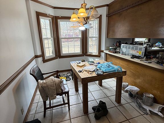 4th image of 1390 Foster Road